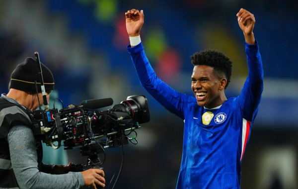 记者：切尔西满意埃斯特旺将不会外租，他可能成为一名10号位球员